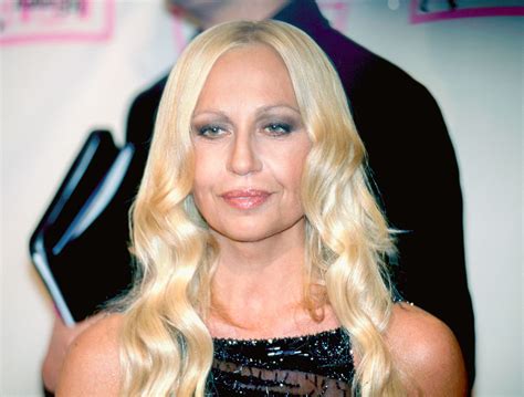 supermodelle in passerella versace|L'evoluzione di Donatella Versace: ecco come la stilista si è .